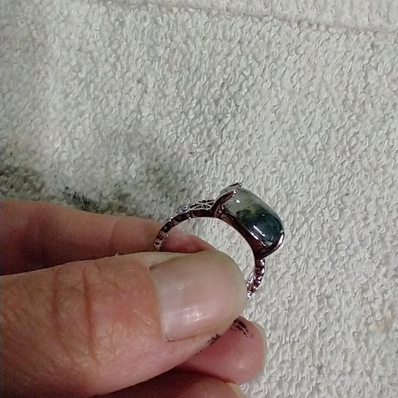 Silvertone stone ring with inclusions 7 - Picture 3 of 5